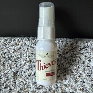 New Young Living Thieves Essential Oil Infused Spray 1 oz Factory Sealed Travel